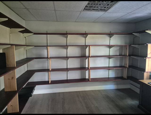 218M² OFFICE TO LET IN ROCKY DRIFT